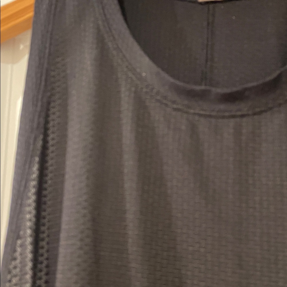 Lululemon black tank top half open back size 4 - Picture 2 of 7